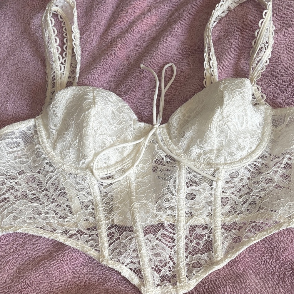 Elegant White Lace Bustier